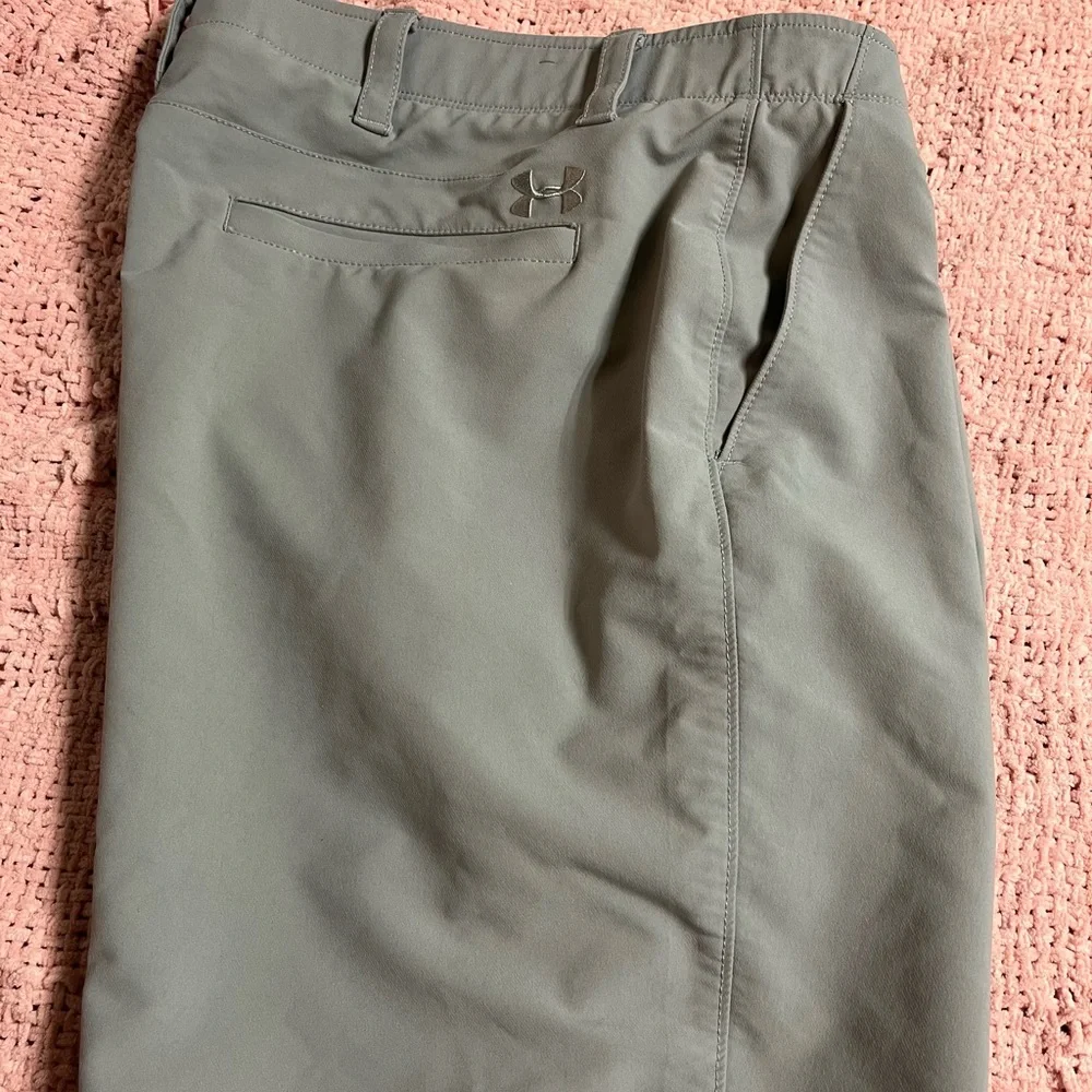 Under Armour Golf Shorts - Picture 3 of 7